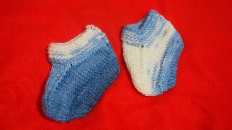Easy-knit-baby-booties